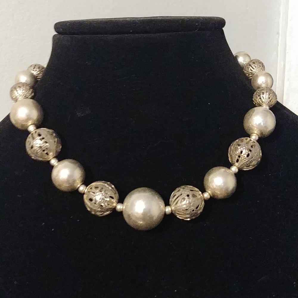 Graduated silver beads 16-in necklace with 3-in extender